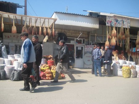 Pərakəndə Bazara Etiraz Olunur 