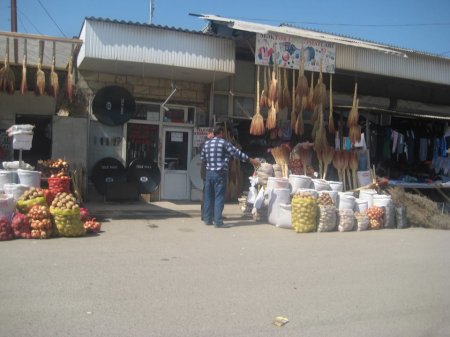 Pərakəndə Bazara Etiraz Olunur 