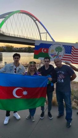 ABŞ-da məşhur körpü Azərbaycan bayrağı rənglərində işıqlandırıldı - FOTO