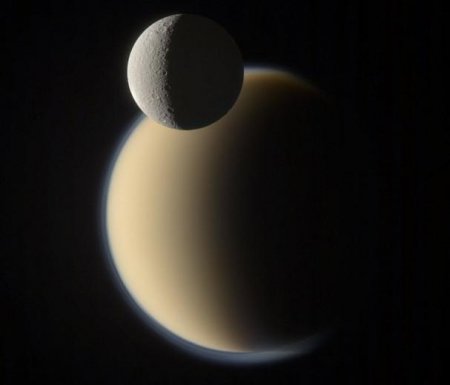 NASA Saturnun peykinin maraqlı fotolarını yaydı - FOTO
