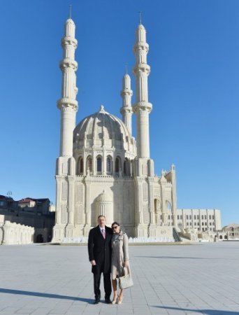 Prezident İlham Əliyev Bakıda inşa olunan məsciddə aparılan işlərlə tanış olub (FOTOLENT) 