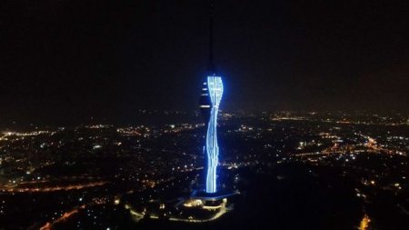 İstanbulda Televiziya və Radio Qülləsi üçrəngli bayrağımızın rənglərinə büründü - FOTO