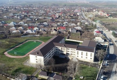 Prezident Heydər Əliyev Fondu tərəfindən Birinci Nügədi kəndində inşa edilmiş məktəblə tanış olub - FOTO