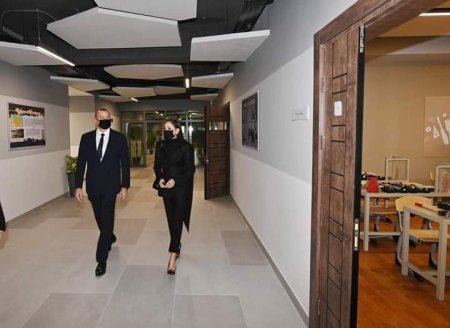 Prezident İlham Əliyev və Mehriban xanım Əliyeva,yeni tədris binasının açılışında iştirak ediblər!