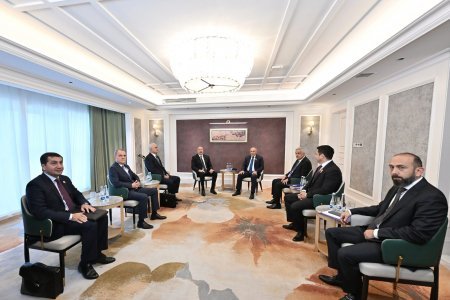 İlham Əliyevlə Paşinyan arasında görüş keçirilir